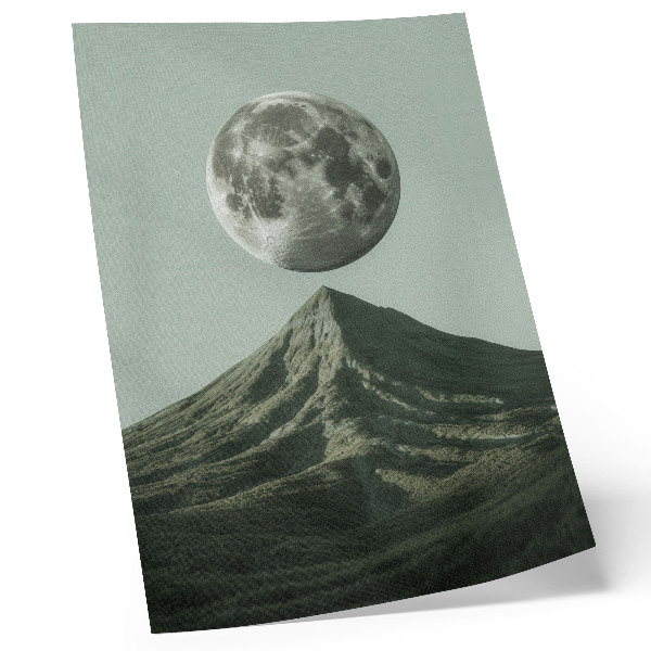 Wandposter Maan boven de bergen, groene tinten, mysterieus landschap