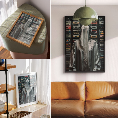 Poster Een figuur in het wit voor een muur vol cassettebandjes.