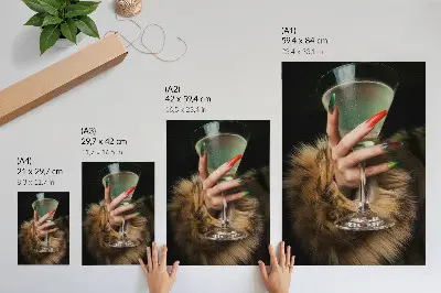 Decoratieve poster hand met gekleurde nagels op glasbont