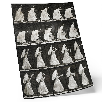 Poster Vrouw die een mand optilt en met een zakdoek zwaait (1887) – foto van Eadweard Muybridge
