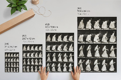 Poster Vrouw die een mand optilt en met een zakdoek zwaait (1887) – foto van Eadweard Muybridge