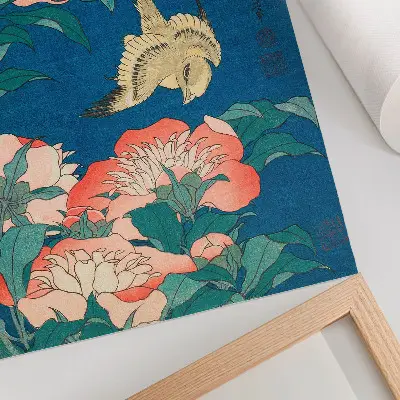 Wandposter Pioenrozen en een kanarie van Katsushiki Hokusai uit 1834 als vintage houtsnede