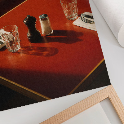Poster Een tafel in een restaurant met kruiden en glaswerk.