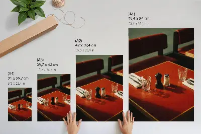 Poster tafel in een restaurant met kruiden en glaswerk