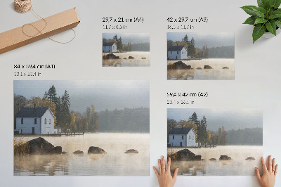 Stijlvolle wandposter Mistig landschap, meer, huisje, bomen, herfst