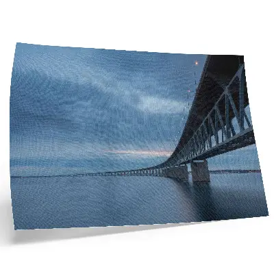 Poster moderne brug over kalm water