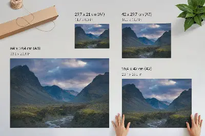 Poster bergen in de wolken met blauwe accenten