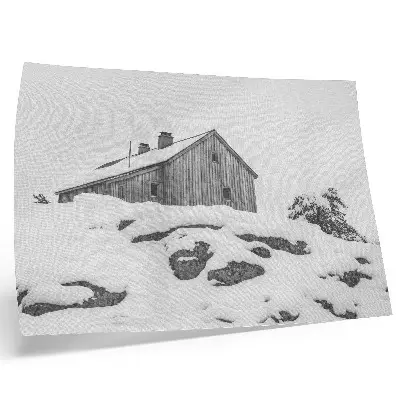 Poster minimalistisch winterhuis tegen een besneeuwde achtergrond