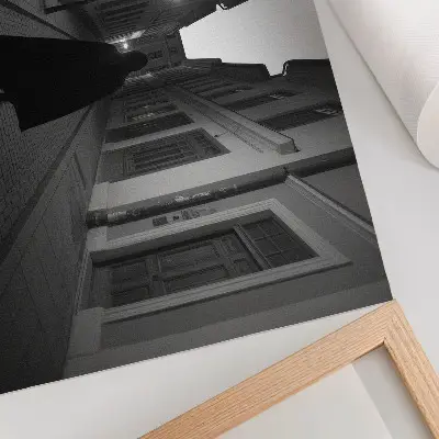 Poster donkere straat met een mysterieuze figuur in een nostalgische sfeer
