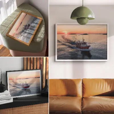 Moderne decoratieve poster zonsondergang boven de kalme zee met een varende boot