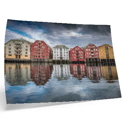 Wandposter kleurrijke gebouwen aan het water in een harmonieuze compositie