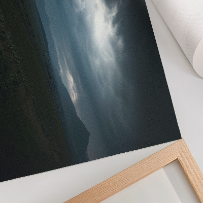 Moderne decoratieve poster Rode paraplu, donkere wolken, berglandschap