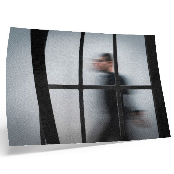 Poster Zwart silhouet achter een glazen frame, grijs minimalisme