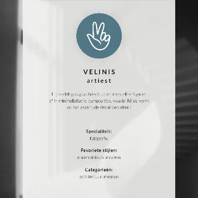 Poster zwart silhouet achter een glazen frame in grijs minimalisme