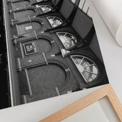 Wandposter met een elegant design van stedelijke architectuur met licht en schaduw