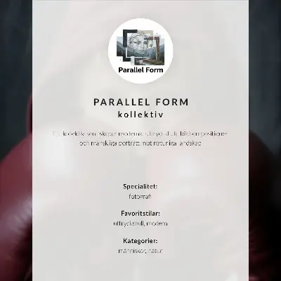 Moderne decoratieve poster met een eenzame boom in de mist en een donker silhouet