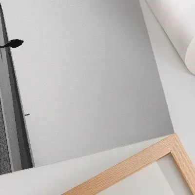 Poster minimalistisch silhouet met sterke schaduwen in een moderne ruimte