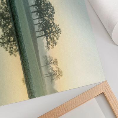 Moderne decoratieve poster Rustig wateroppervlak, weerspiegeling van bomen, zachte mist