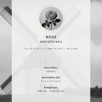 Poster zwart-witte windmolen in een veld met paarden