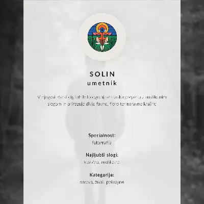 Moderne decoratieve poster rendier op een heuvel met minimalistische compositie