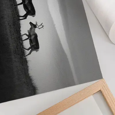 Moderne decoratieve poster rendier op een heuvel met minimalistische compositie