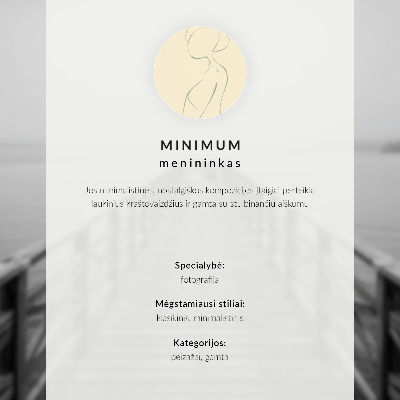 Poster Persoon op een bankje aan zee, grijze harmonie