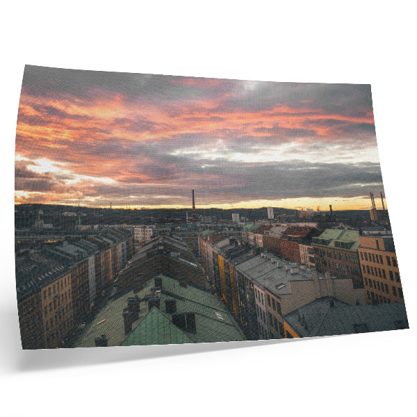 Moderne decoratieve poster Zonsondergang boven het stadspanorama in prachtige kleuren.