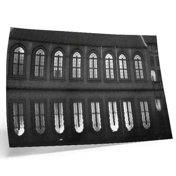 Poster architectonische elegantie met symmetrie en reflectie in harmonie