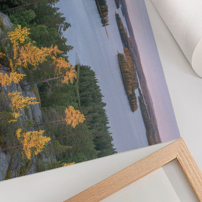 Stijlvolle wandposter Dennenbos eiland meer pastelkleurige lucht