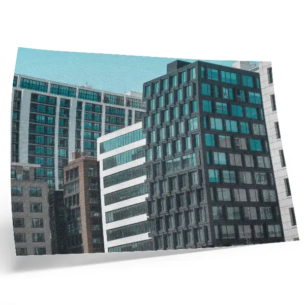 Stijlvolle wandposter met moderne gebouwen, glas en geometrische harmonie