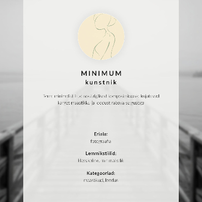 Moderne decoratieve poster Een eenzame figuur op een pier in de mist.