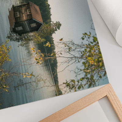 Stijlvolle wandposter Huisje aan het meer met uitzicht op de weerspiegeling van het boswater, rust