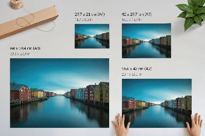 Moderne decoratieve poster Kleurrijke huizen weerspiegeld in de rivier, Scandinavische sfeer