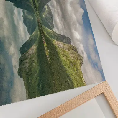 Moderne decoratieve poster schilderachtige bergen boven een meer met heldere weerspiegeling