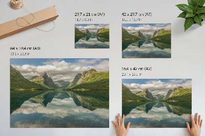 Moderne decoratieve poster Schilderachtige bergen boven het meer, heldere weerspiegeling