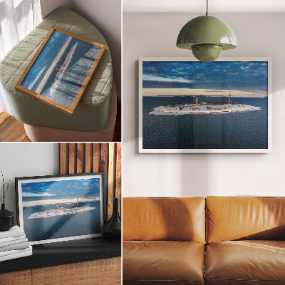 Moderne decoratieve poster Wintereiland met een vuurtoren en een blauwe zee