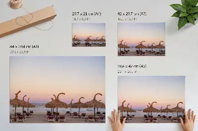 Stijlvolle wandposter azuurblauwe kalme zee met een delicate roze horizon