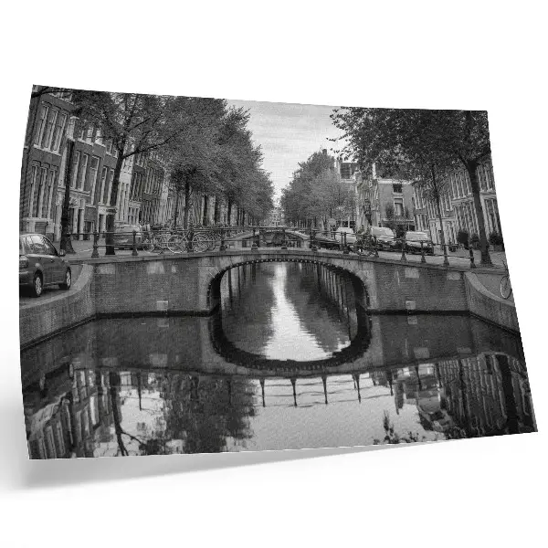 Stijlvolle wandposter met zwart-witte bruggen en stedelijke kanaalgezichten