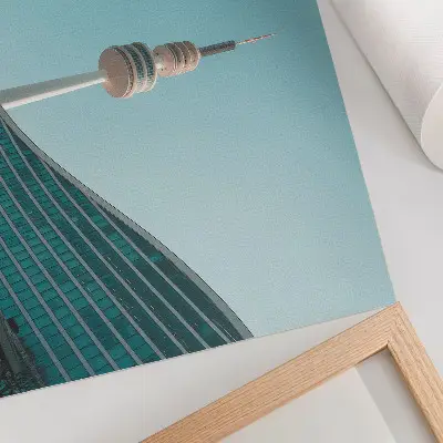 Poster blauwe lucht met moderne stadstoren