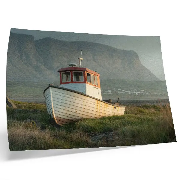 Moderne decoratieve poster met bergpanorama in nostalgische sfeer