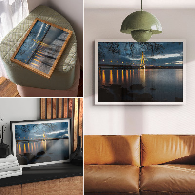 Poster Verlichte brug over het water 's nachts