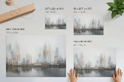 Stijlvolle wandposter mistige stad met pastelkleurige weerspiegeling in een modern design