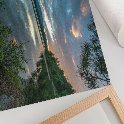 Poster Weerspiegelingen in het meer, groene lucht, bomen, rust