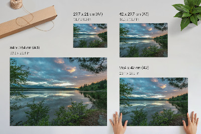 Poster Weerspiegelingen in het meer, groene lucht, bomen, rust