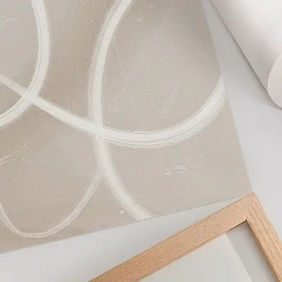 Stijlvolle wandposter met subtiele beige golven en delicate lijnen