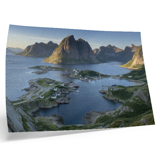 Moderne decoratieve poster Bergen en een rustige baai met kleurrijke huizen