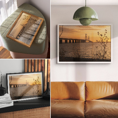 Moderne decoratieve poster Brug bij zonsondergang met een boom
