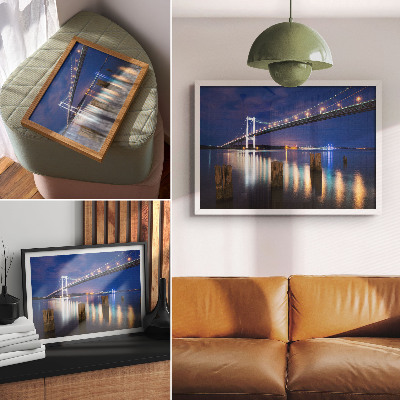 Moderne decoratieve poster Brug 's nachts, gloed, waterreflectie, harmonie