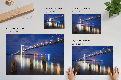 Moderne decoratieve poster Brug 's nachts, gloed, waterreflectie, harmonie
