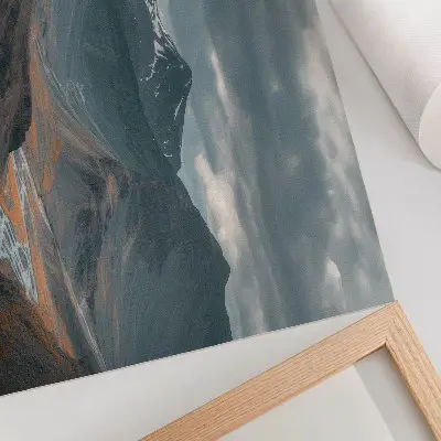 Poster sfeervolle bergen met oranje beekjes en dramatische wolken
